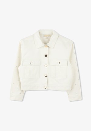 Veste en denim blanche coupée avec fermeture à boutons, deux poches avant et des manches texturées à pois avec de petits accents métalliques.