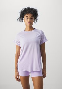 Nike Performance ONE RELAXED TOP - Spordi T-särk - lilac bloom/black
