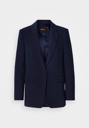 Marineblauer Blazer aus glattem Stoff, mit einem einzelnen Knopfverschluss, fallenden Revers, zwei Fronttaschen und einem gefütterten Innenfutter.