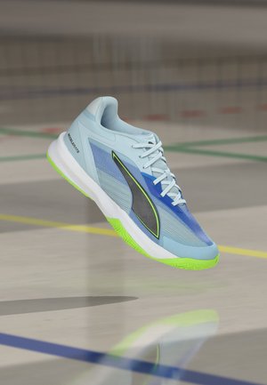 Puma, ACCELERATE TURBO 5 UNISEX - Zapatillas de balonmano - aqua glow/black/green glare