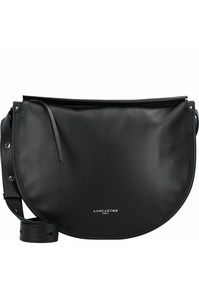 Borsa a mano in pelle nera con forma arrotondata, chiusura con zip superiore e tracolla regolabile. Presenta un marchio stampato a caldo sul fronte.