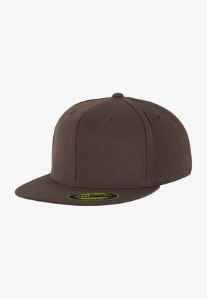 Cappello di velluto a coste con visiera piatta marrone, realizzato in tessuto testurizzato, con design a sei pannelli e bottone superiore. La visiera frontale è dritta e non presenta loghi.