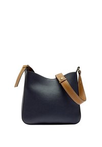 Geantă de umăr din piele albastru închis cu o textură netedă, prevăzută cu o curea reglabilă de culoare cămilă și o formă curbată minimalistă.