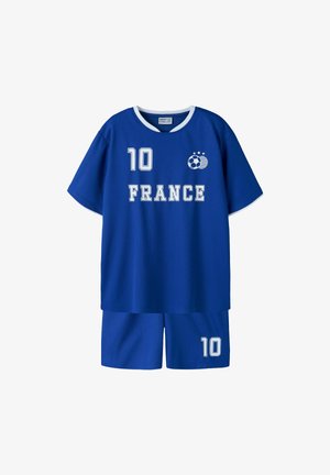 Kék focimez és rövidnadrág fehér szegéllyel, mindkét darabon a 10-es szám, a mezén "FRANCE" felirat és focilabda logó.