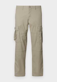 Pantalones cargo beige con múltiples bolsillos laterales, diseño de pierna recta, costuras reforzadas y cierre de botón en la cintura.