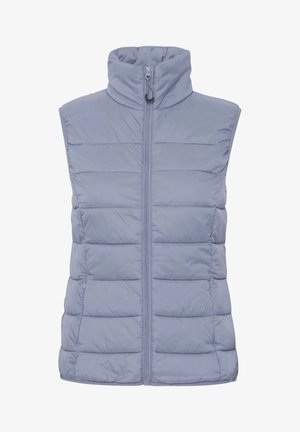 Svetlo modra puffer jakna brez rokavov z visokim ovratnikom, sprednjim zadrgo in vodoravno prešitimi vzorci. Narejena iz gladkega, sijočega sintetičnega materiala.