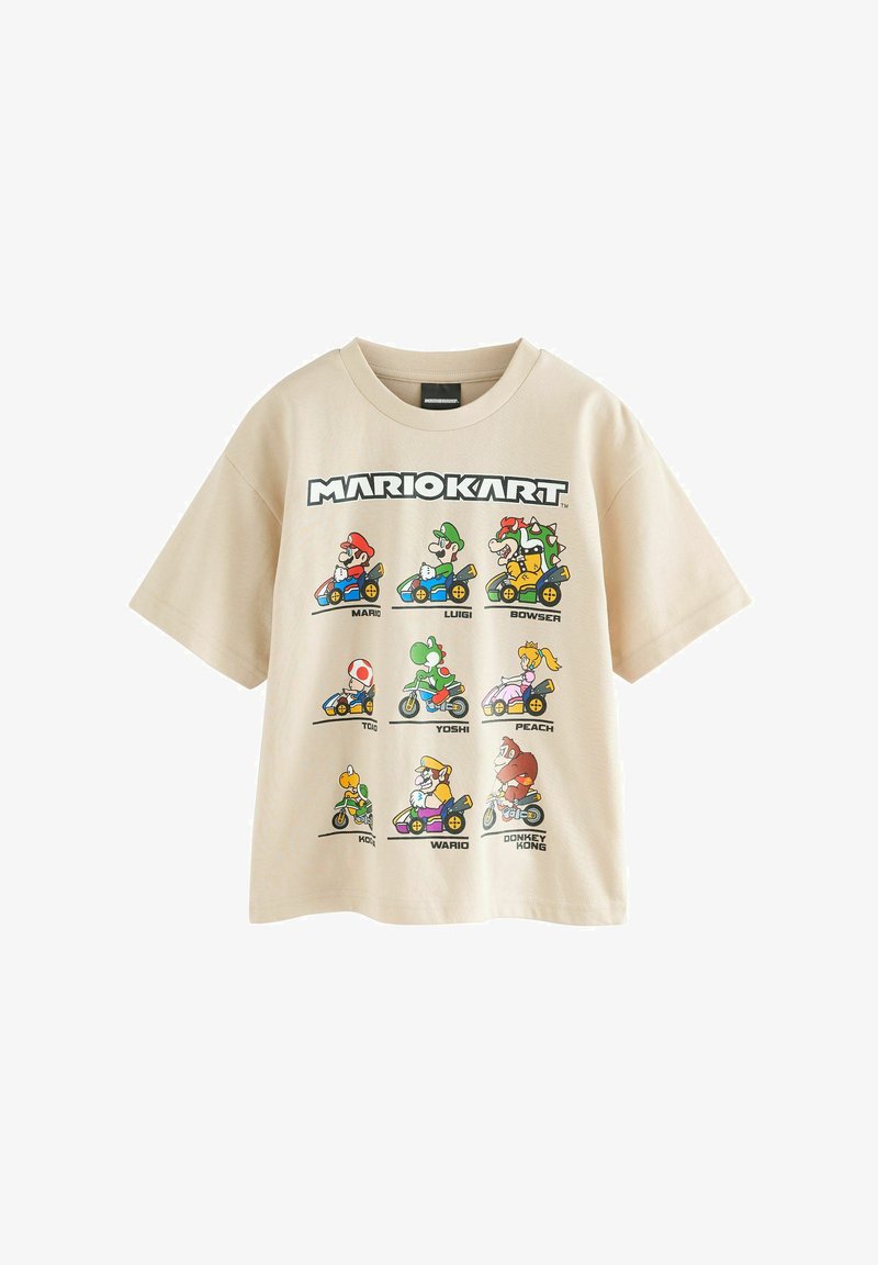 Beige t-shirt met een grafische print van Mario Kart-personages in kleurrijke karts. Korte mouwen en een relaxte pasvorm met een ronde halslijn.