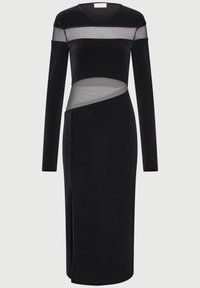 Melnas samta kleitas ar garām piedurknēm, mežģīņu akcentiem un sānu izgriezumu. Iezīme pieguļošs augšdaļas daļa, kas pāriet plūstošā svārkā.