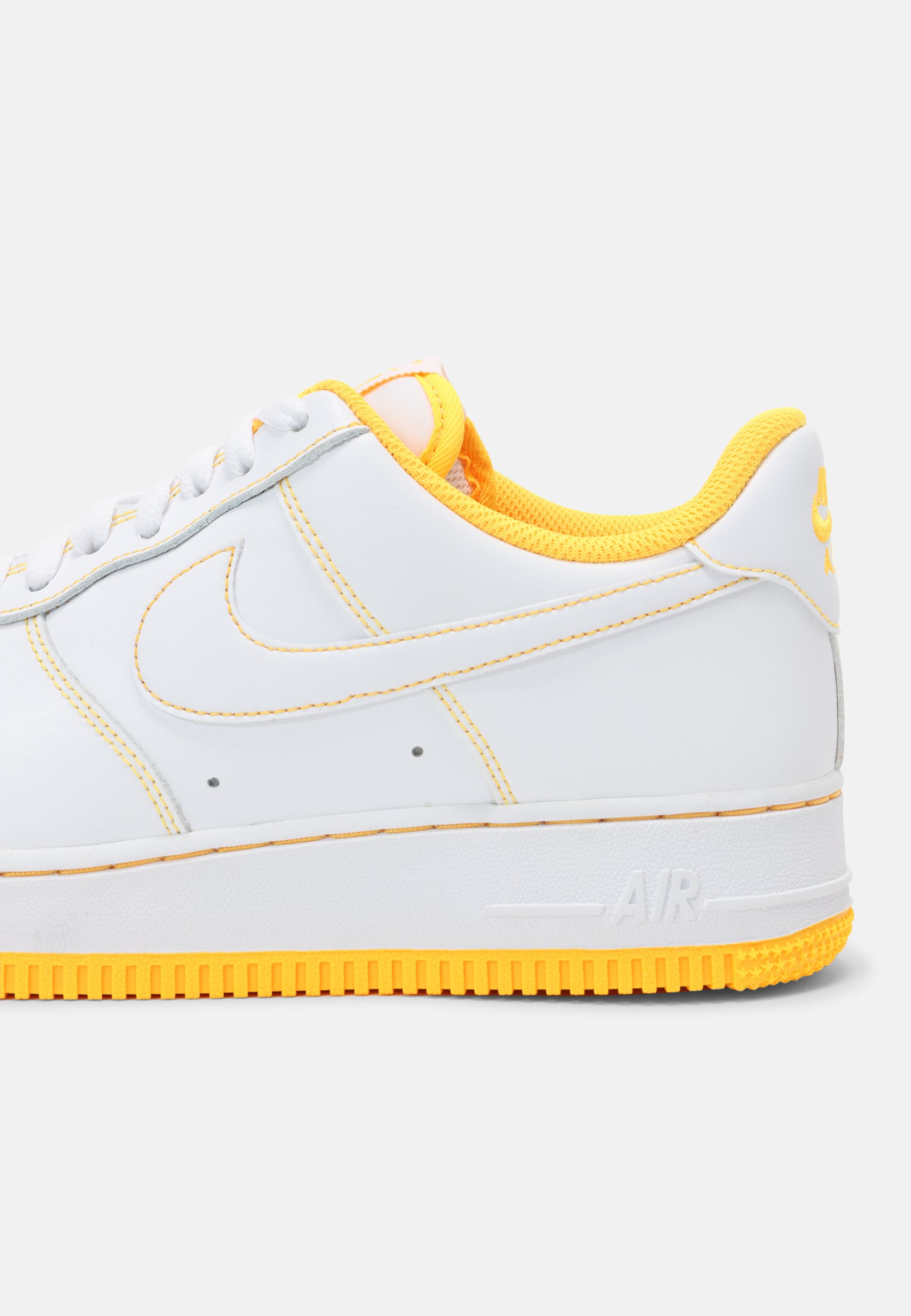 vapormax blanche orange