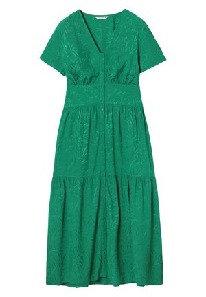 Zelena dolga obleka s kratkimi rokavi, z V-izrezom, gumbom za zapiranje in teksturiranim listnim vzorcem. Ima prilegajoč pas in večnivojski krilo.