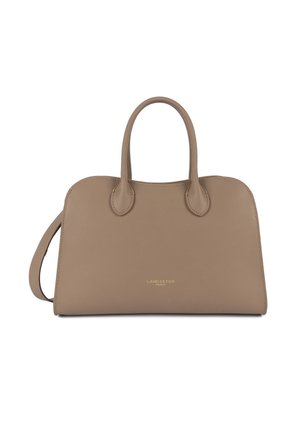 Sac à main en cuir taupe avec deux poignées arrondies, une bandoulière amovible, et un logo doré "LANCASTER PARIS" au centre avant.