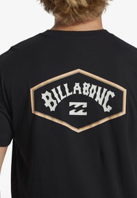 Billabong EXIT ARCH - Triko s potiskem - blk