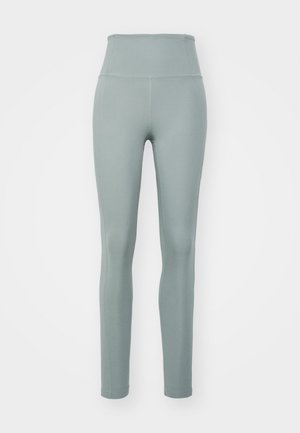 Leggings a vita alta di un verde tenue, realizzati in tessuto elastico, con una texture liscia e un design aderente per il comfort.