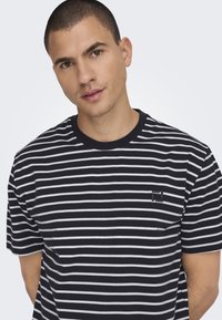 ONLY & SONS Onsmario Life Reg SS Tee Noos - Maglietta da Uomo, Bianco, XS