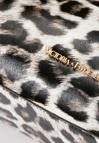 Victoria Hyde LAMBETH - Handtasche - leoparden muster