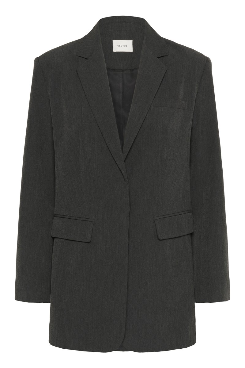 Tmavě šedý jednoramenný blazer s klopami, dvěma kapsami s klopami, kapsou na hrudi a černou podšívkou.
