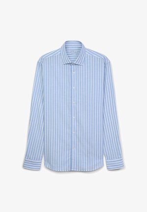 Chemise à manches longues rayée bleu clair et blanche, fabriquée à partir d'un tissu lisse, avec un col classique et une fermeture à boutons sur le devant.