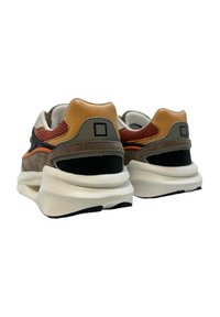 D.A.T.E. VELA - Baskets basses - marrone
