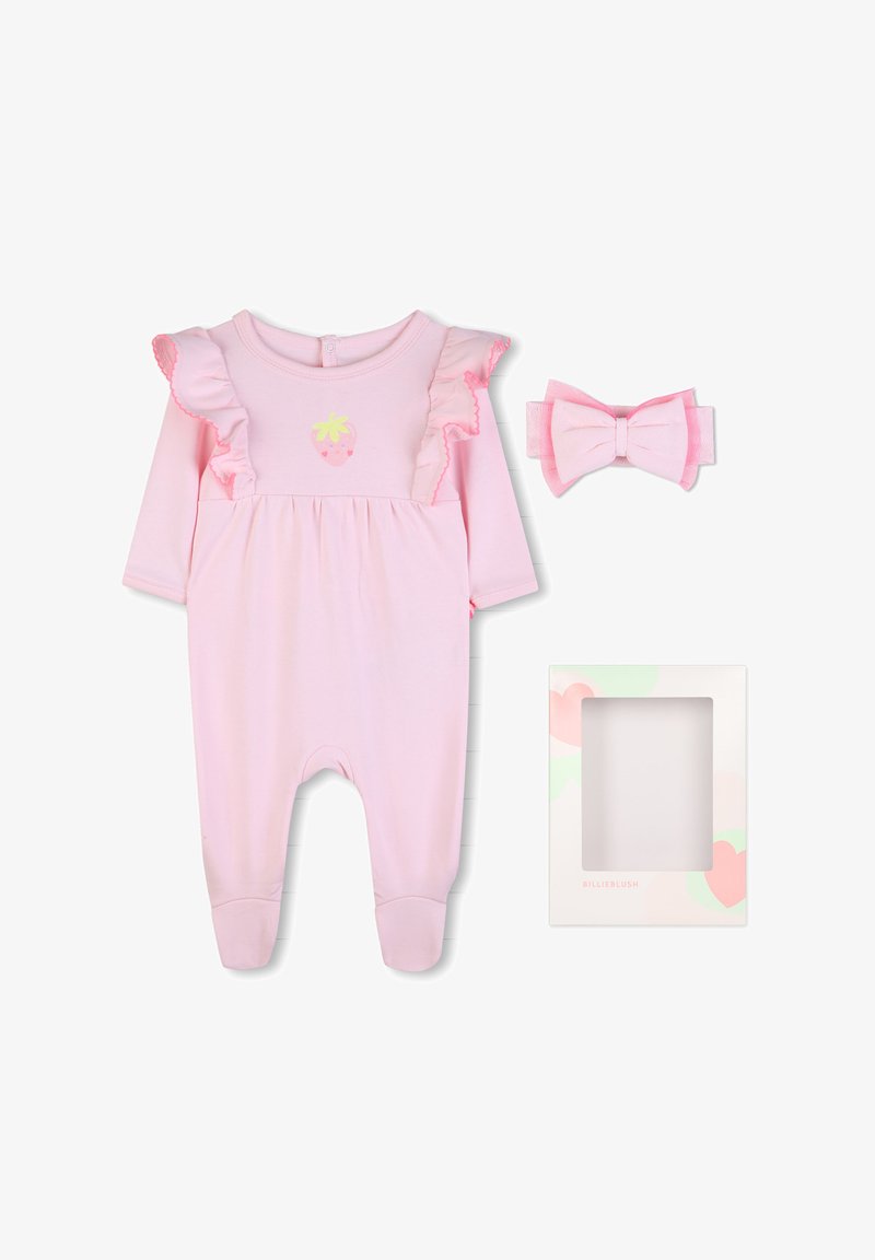 Ροζ ολόσωμο μωρουδιακό φορμάκι με δαντέλα και στάμπα φράουλας, ταιριαστό ροζ κορδελάκι για τα μαλλιά και κορνίζα φωτογραφίας με παστέλ σχέδιο.