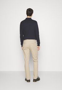 Tommy Hilfiger DENTON ESSENTIAL - Chinos - beige
