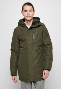 Parka - forest night