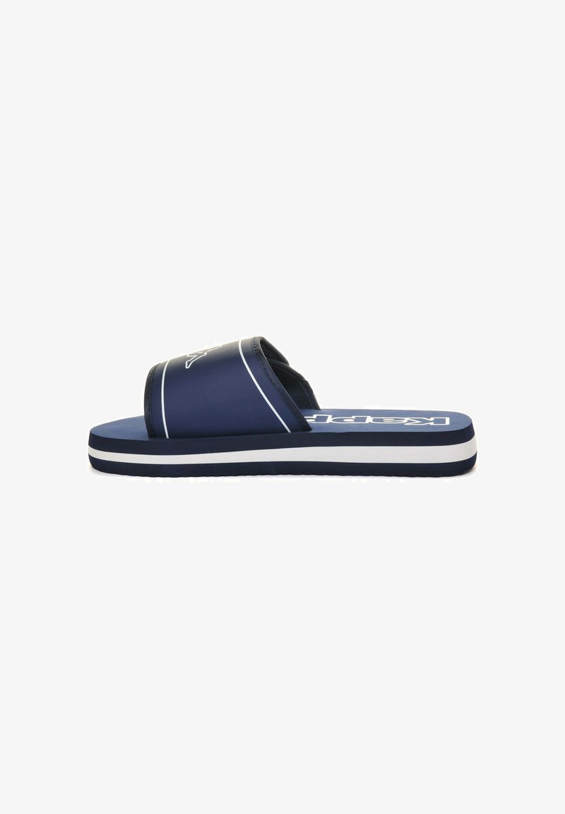 Infradito navy con una larga fascia, linee di accento bianche e suola testurizzata. Progettati per un uso informale; materiale leggero e flessibile.