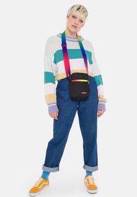 Eastpak THE ONE - Axelremsväska - rainbow dark