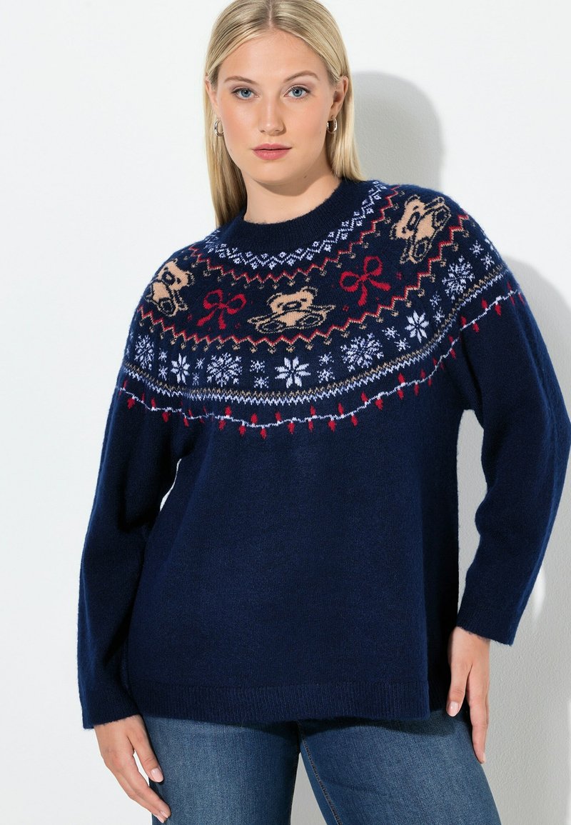 Granatowy sweter z dzianiny z okrągłym dekoltem, z ozdobnym karczkiem w niedźwiedzie, kokardy i płatki śniegu w kolorze beżowym, czerwonym i białym. Luźny krój.