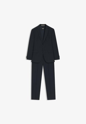 Marinblå kostym med en enkelknäppt kavaj med slag, sidofickor och matchande byxor med slät front. Tillverkad av texturerat tyg.