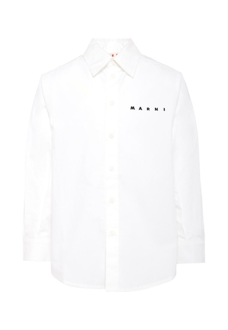 Camicia bianca a maniche lunghe in cotone, con colletto classico, chiusura a bottoni e logo "MARNI" ricamato in nero sul lato sinistro del petto.