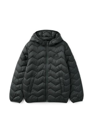 Giubbotto piumino nero con cappuccio, caratterizzato da un design a rombi trapuntati, chiusura con zip e due tasche laterali. Materiale leggero e testurizzato.