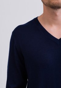 CASH-MERE V-AUSSCHNITT  - Neule - marine blau