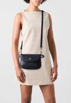 Tommy Hilfiger CHIC FLAP CROSSOVER - Sac bandoulière - black