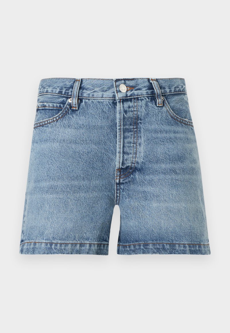 Blaue Jeans-Shorts mit Vordertaschen, Gürtelschlaufen, Knopfverschluss und sichtbaren Nähten auf einem einfarbigen Hintergrund.