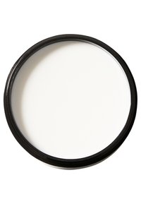 Plateau rond avec une surface blanche lisse, un bord noir et un design minimaliste. Convient pour le service ou des fins décoratives.