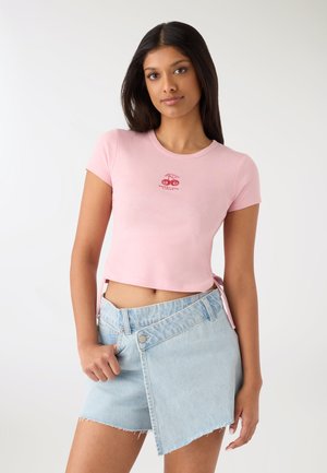 - T-shirt z nadrukiem