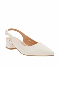 Zapato blanco tipo slingback con punta afilada, tacón bajo, acabado de cuero suave y un acento redondo en la correa trasera.