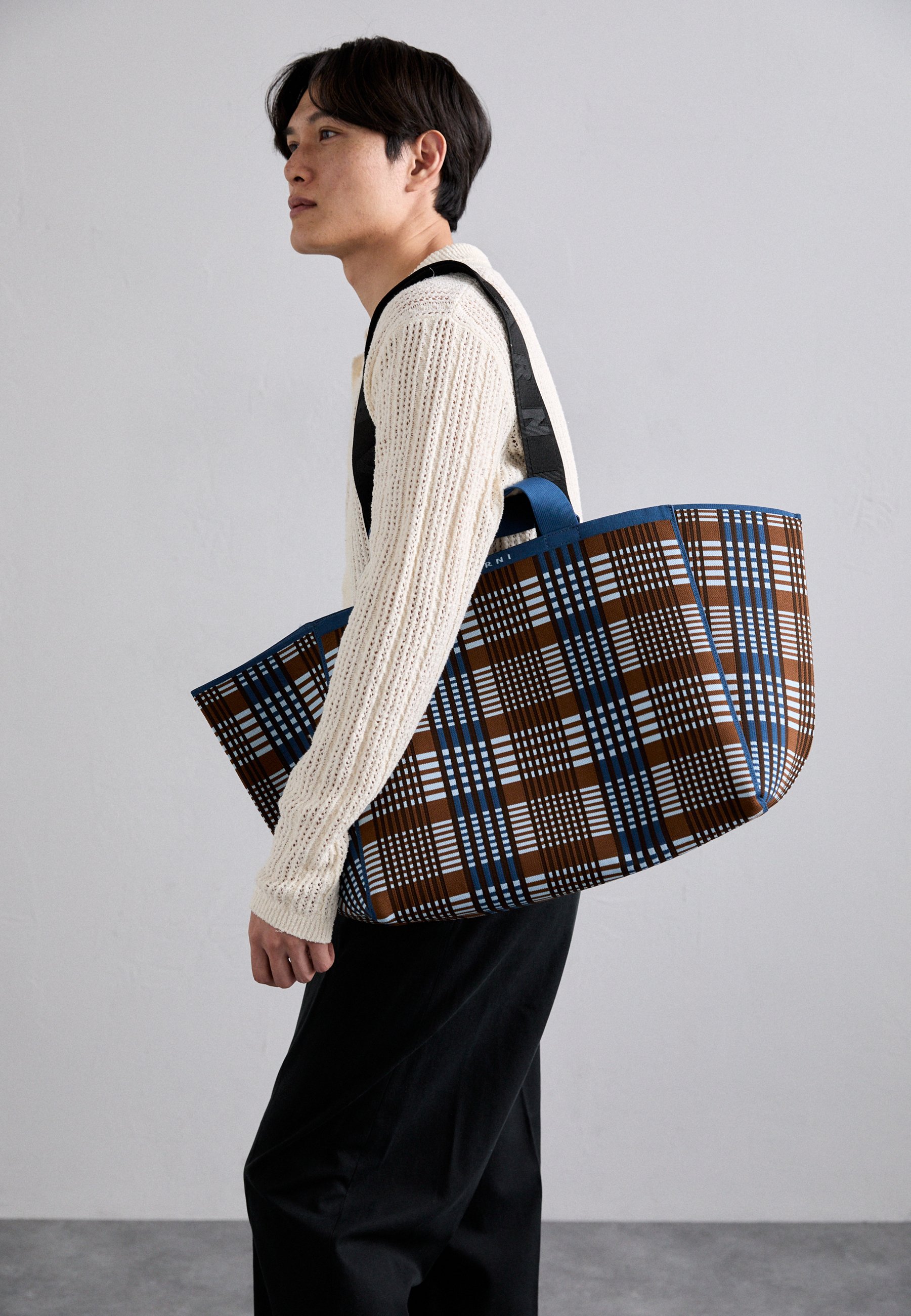 【送関込】MARNI☆medium sillo tote bag Marni Sillo medium webbing-trimmed embroidered raffia tote
