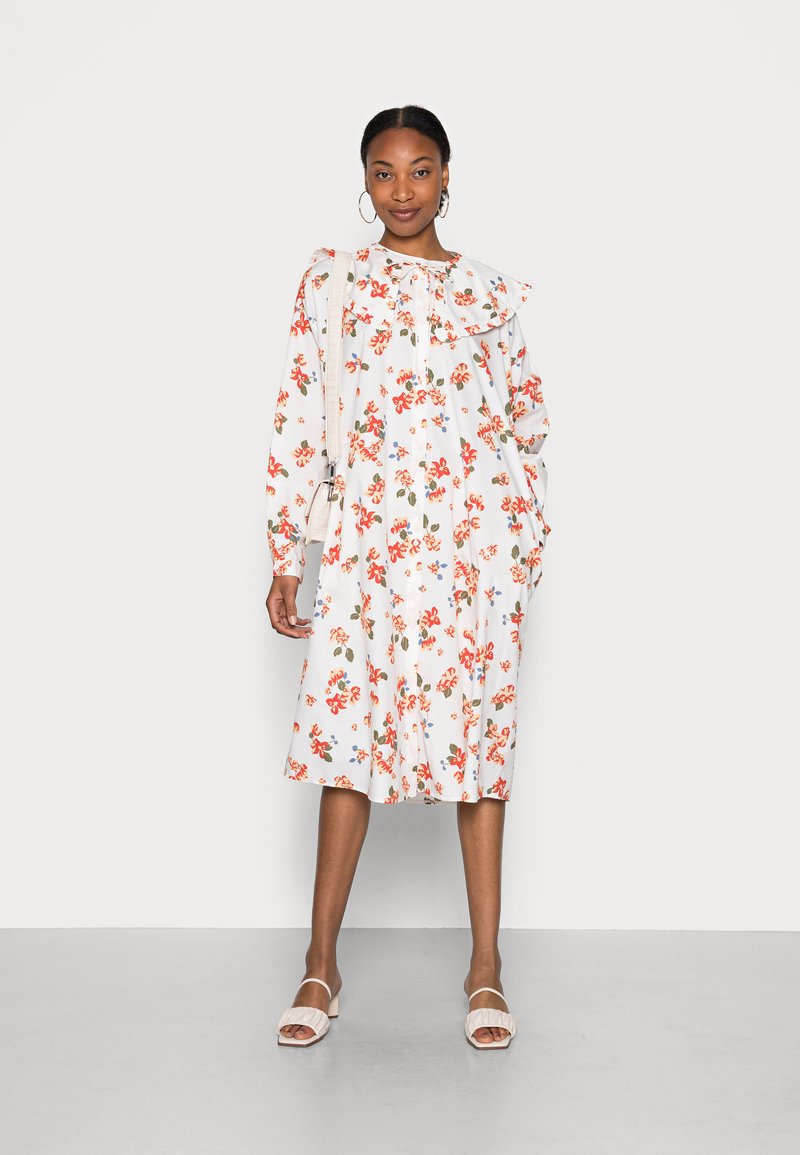 Damen Freizeitkleider | Culture PHOENIX DRESS Blusenkleid spring gardenia/weiß - NM70081 Damen Freizeitkleider | Culture PHOENIX DRESS Blusenkleid spring gardenia/weiß - NM70081