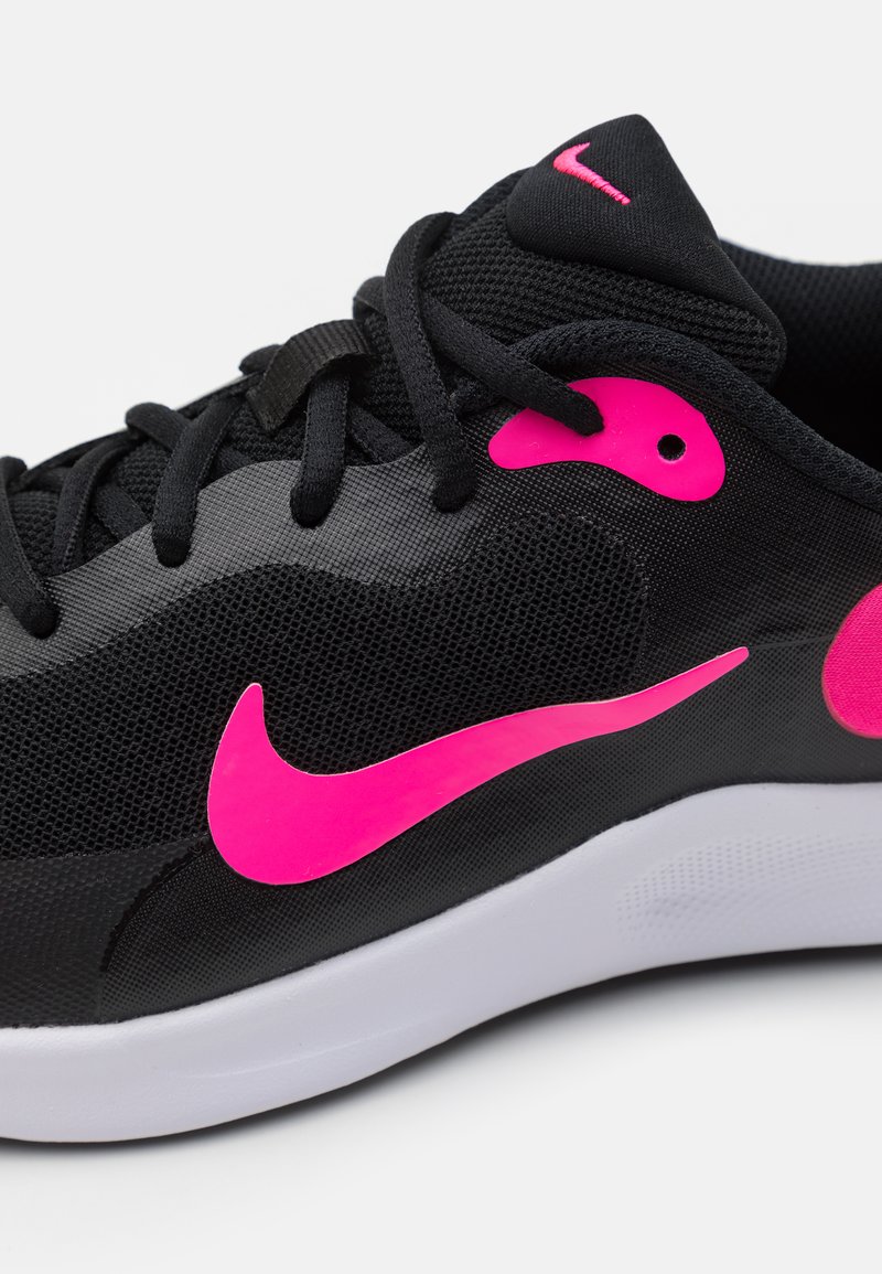 Nike Performance REVOLUTION Chaussures de running sur route