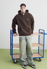 Carhartt WIP HOODED AMERICAN SCRIPT - Hoodie - tobacco