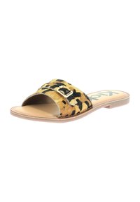 Chanclas de piel de leopardo con textura similar al ante, diseño destalonado, acento de herrajes dorados y suela de cuero marrón.