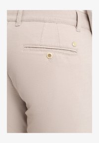 Unselected, beige