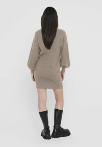 ONLY ONLLABELLE LIFE - Strickkleid - mocha meringue