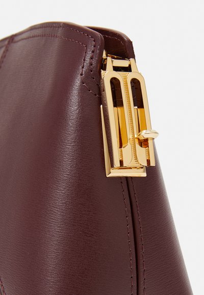 Victoria Beckham SMALL - Delninukė - burgundy