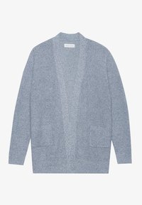 Lys blå, strikket cardigan med rett kutt, vid åpning foran og to frontlommer. Myk tekstur med et subtile, blandet mønster.