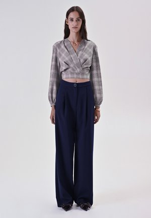 PALAZZO CON PINCES IN TECNICO - Pantaloni - beige