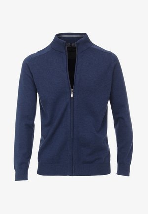 Granatowy kardigan na zamek z wysokim kołnierzem, wykonany z miękkiego materiału dzianinowego. Posiada prążkowane mankiety i dół oraz minimalne wykończenia.