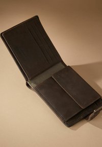 Unselected, chocolate brown