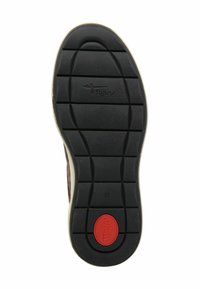 Sole in gomma nera con superficie texture, caratterizzata da un accento circolare rosso con la dicitura "Tamaris COMFORT" e la stampa della taglia "37".